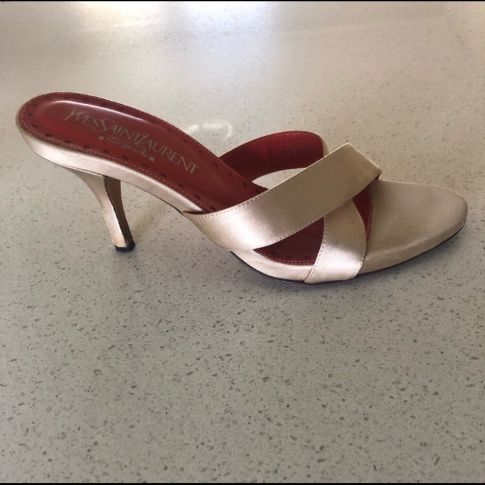 YVES SAINT LAURENT HEELS (beige colored)